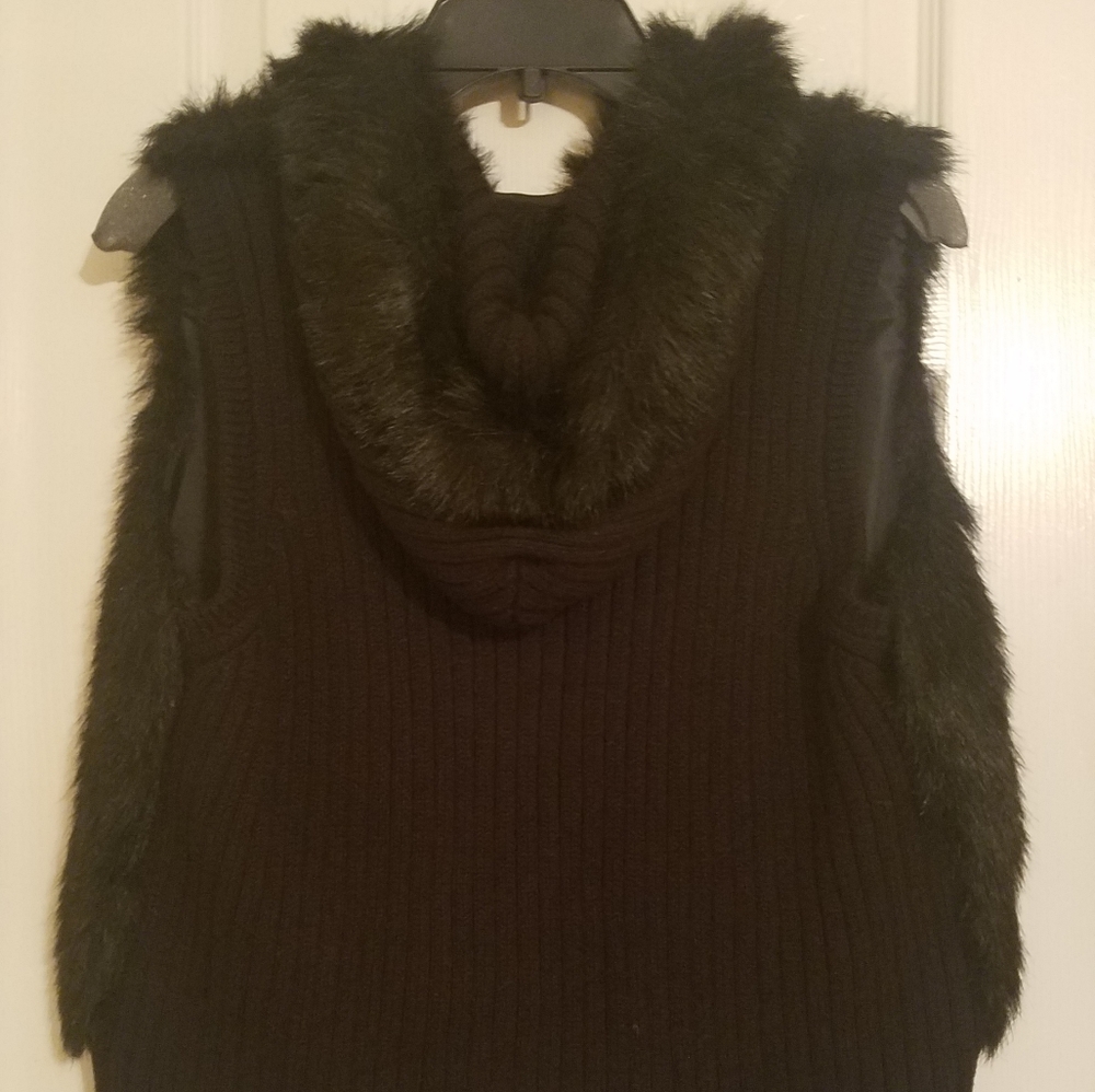 Susan Bristol Black Hooded Faux Fur  Sweater Vest - Picture 4 of 6
